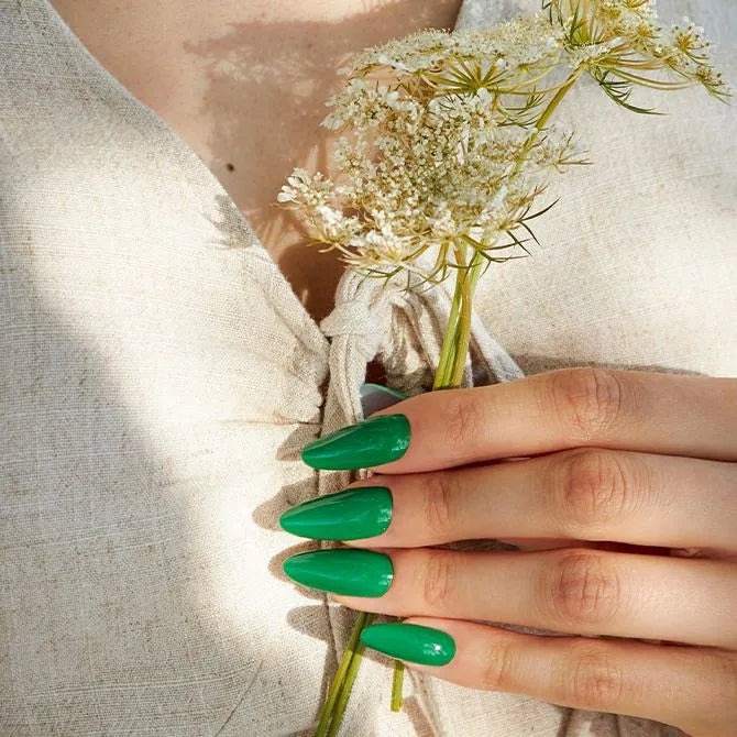 Color de la color - Flesgroene gellak - Voorbeeld op nagels