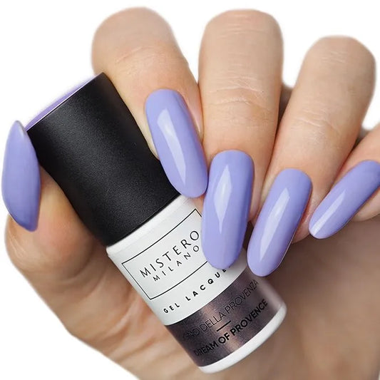 Dream of Provence - Lavendelkleurige gellak - Voorbeeld van het kleurtje op nagels