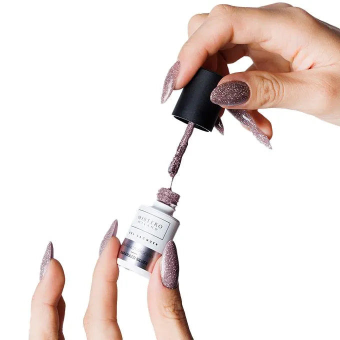 Freestyler - Vuil roze glitter gellak - Voorbeeld van het kleur op nagels