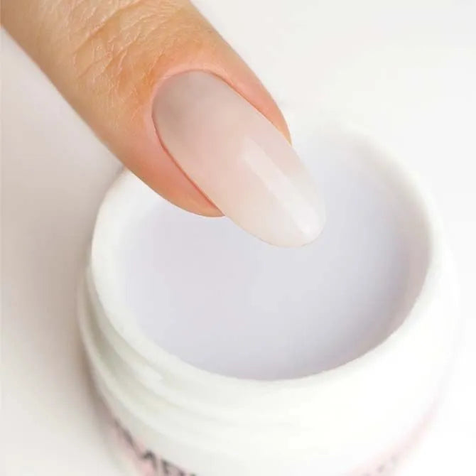 Simple shape builder gel - Milky - Voorbeeld op nagel