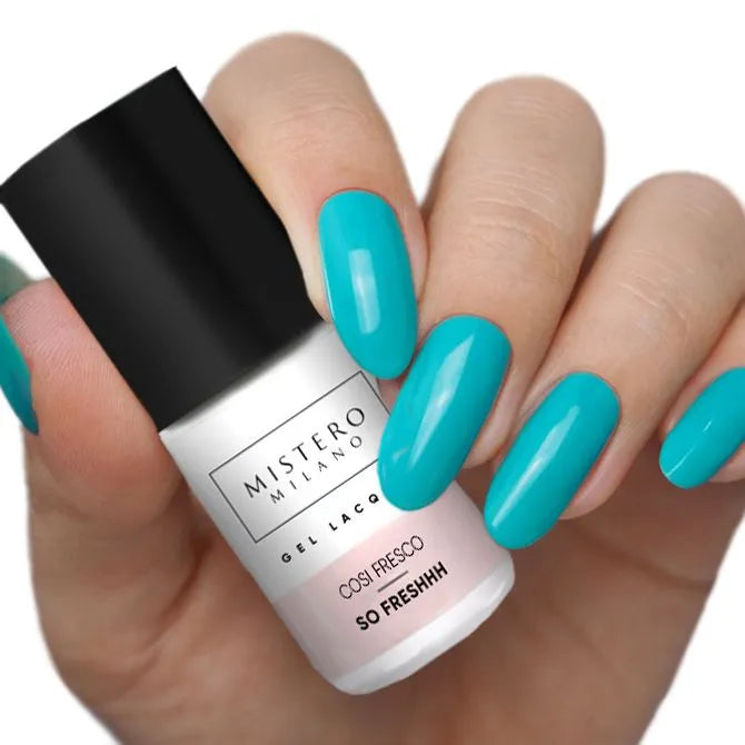 blauw groene gellak neon - Voorbeeld op nagels