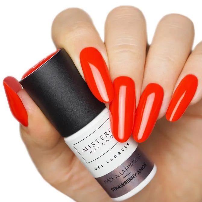 Rode gellak - Strawberry amok - Voorbeeld op nagels