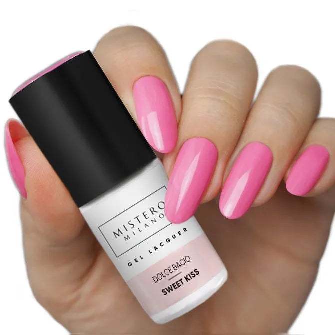 felroze gellak op een hand