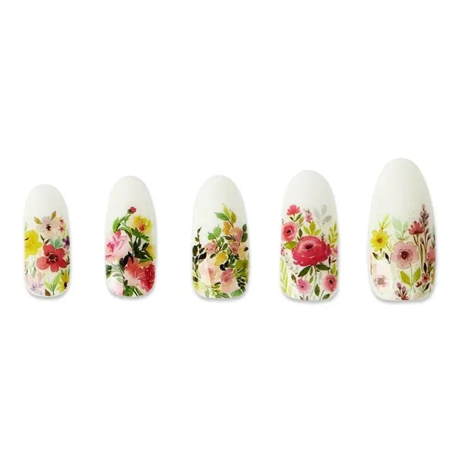 Water decal - watercolor flowers - voorbeeld op nagels