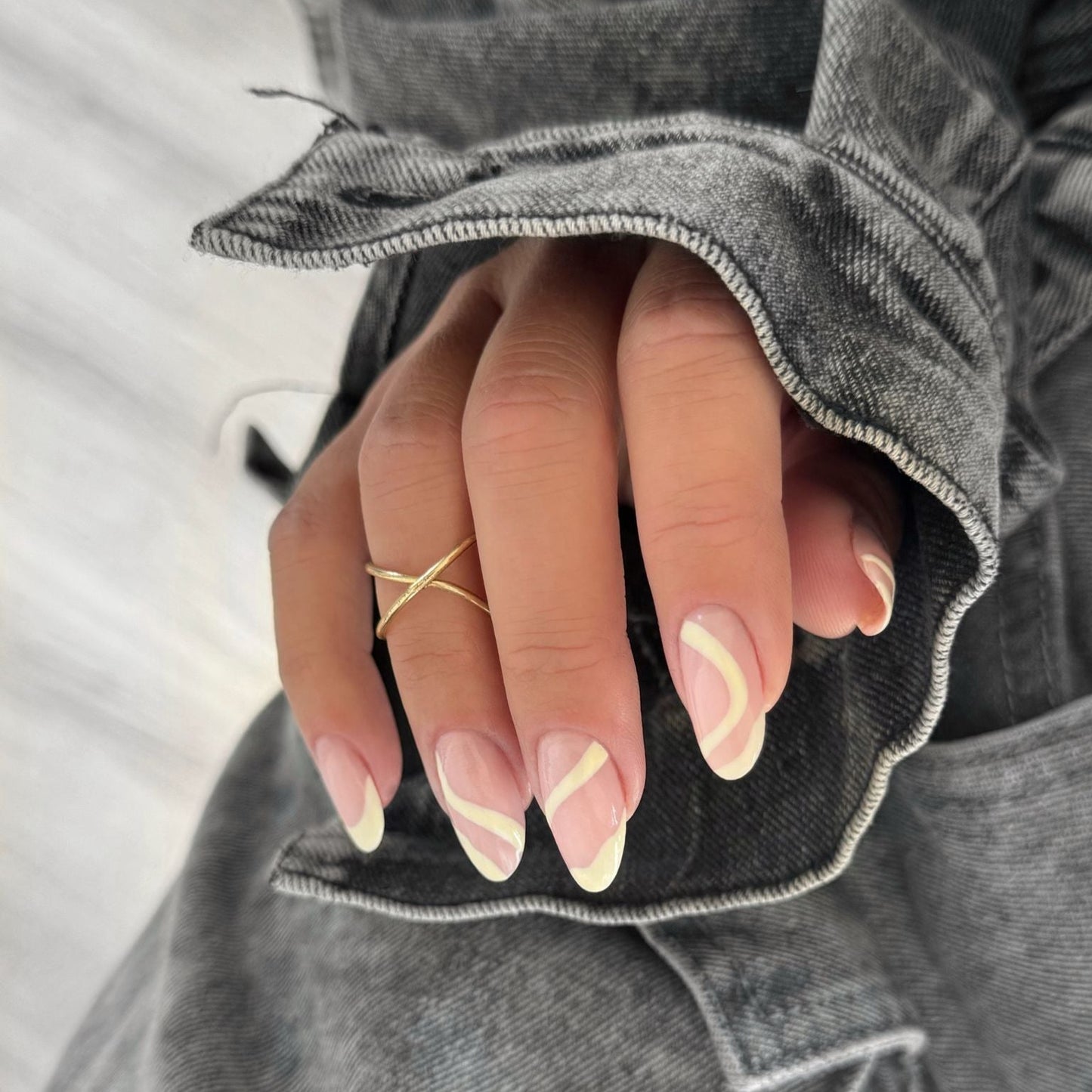 Soft Lemon Waves