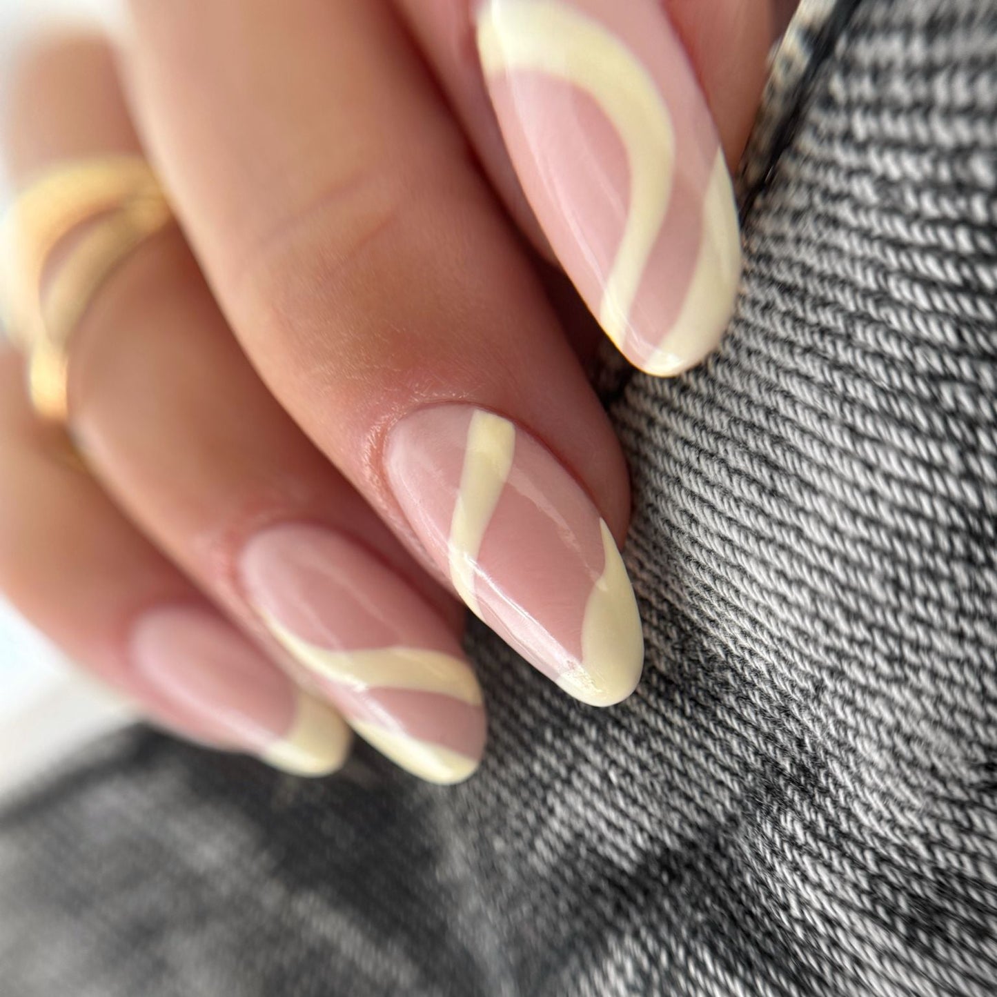 Soft Lemon Waves