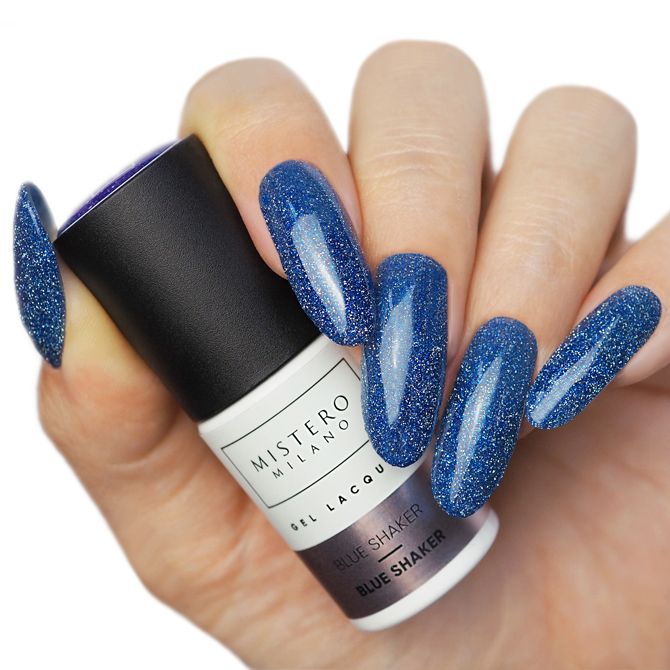 Blue shaker - Blauwe glitter gellak - Voorbeeld op nagels