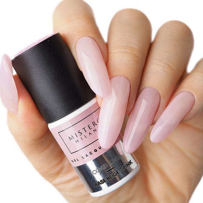 Cover lover base coat - Beige-pink - Voorbeeld op nagels