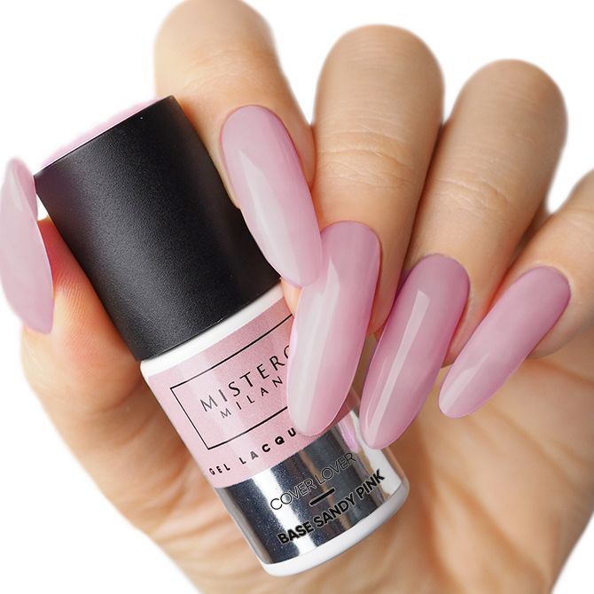 Cover lover base - Sandy pink - Voorbeeld op nagels