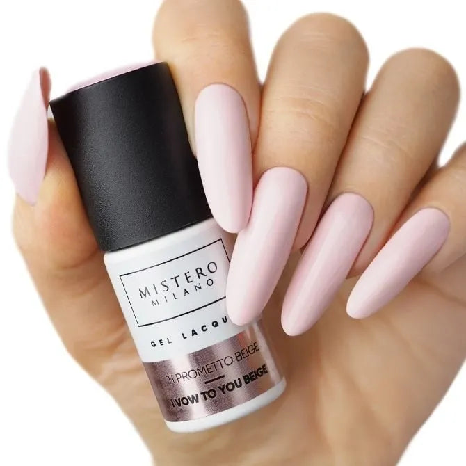 Nude beige gellak op nagels- I vow to you beige - Mistero Milano