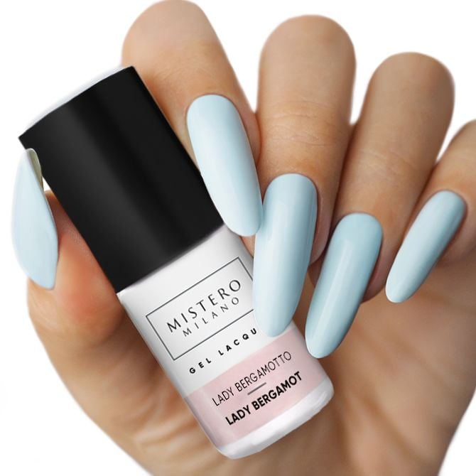 Blauwe gellak met mint tinten van Mistero Milano voorbeeld nagels