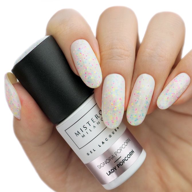 Witte gellak - Lady popcorn - Voorbeeld op nagels