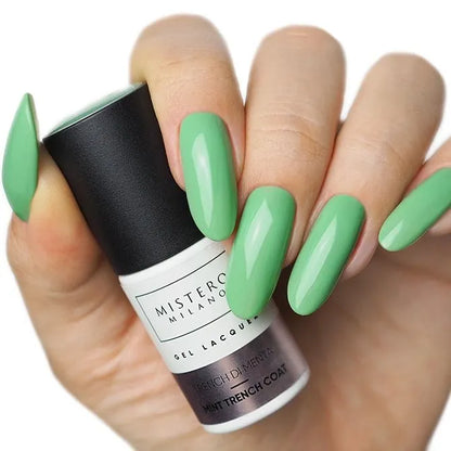 Mint trench coat - Mintkleurige gellak - Voorbeeld van het kleurtje op nagels