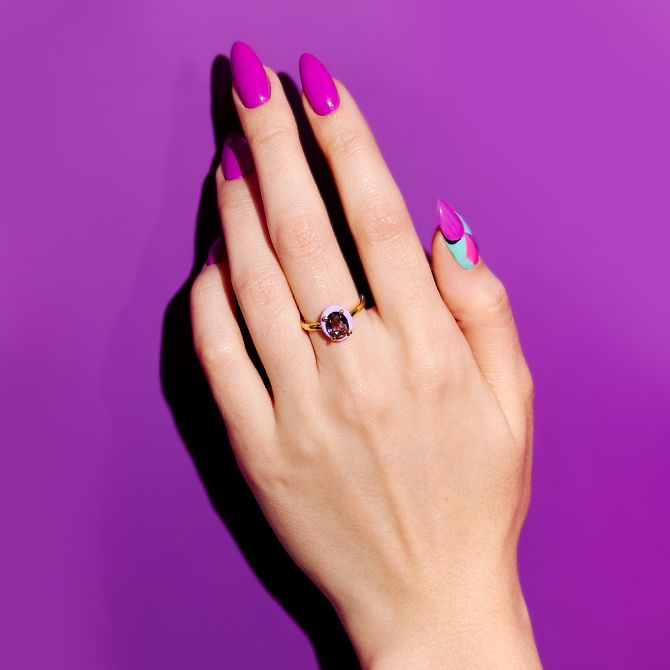 Nagels uitgevoerd met de untamed violet gellak