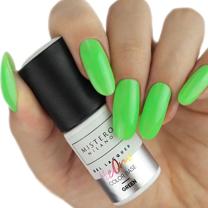Neon base coat - Green - Voorbeeld op nagels