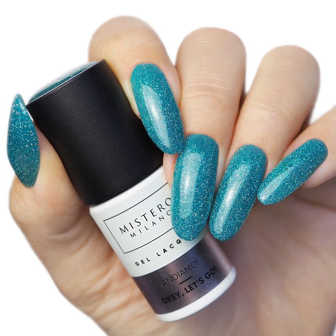 Okey let's go! Turquoise glitter gellak - Voorbeeld op nagels