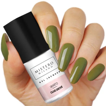 olijfgroene gellak - Voorbeeld op nagels