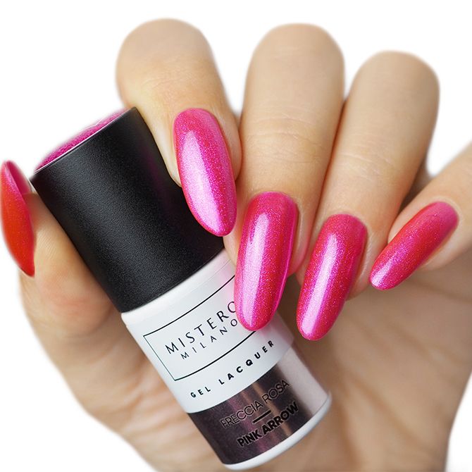 Fel roze cat eye gellak - voorbeeld op nagels - Mistero Milano