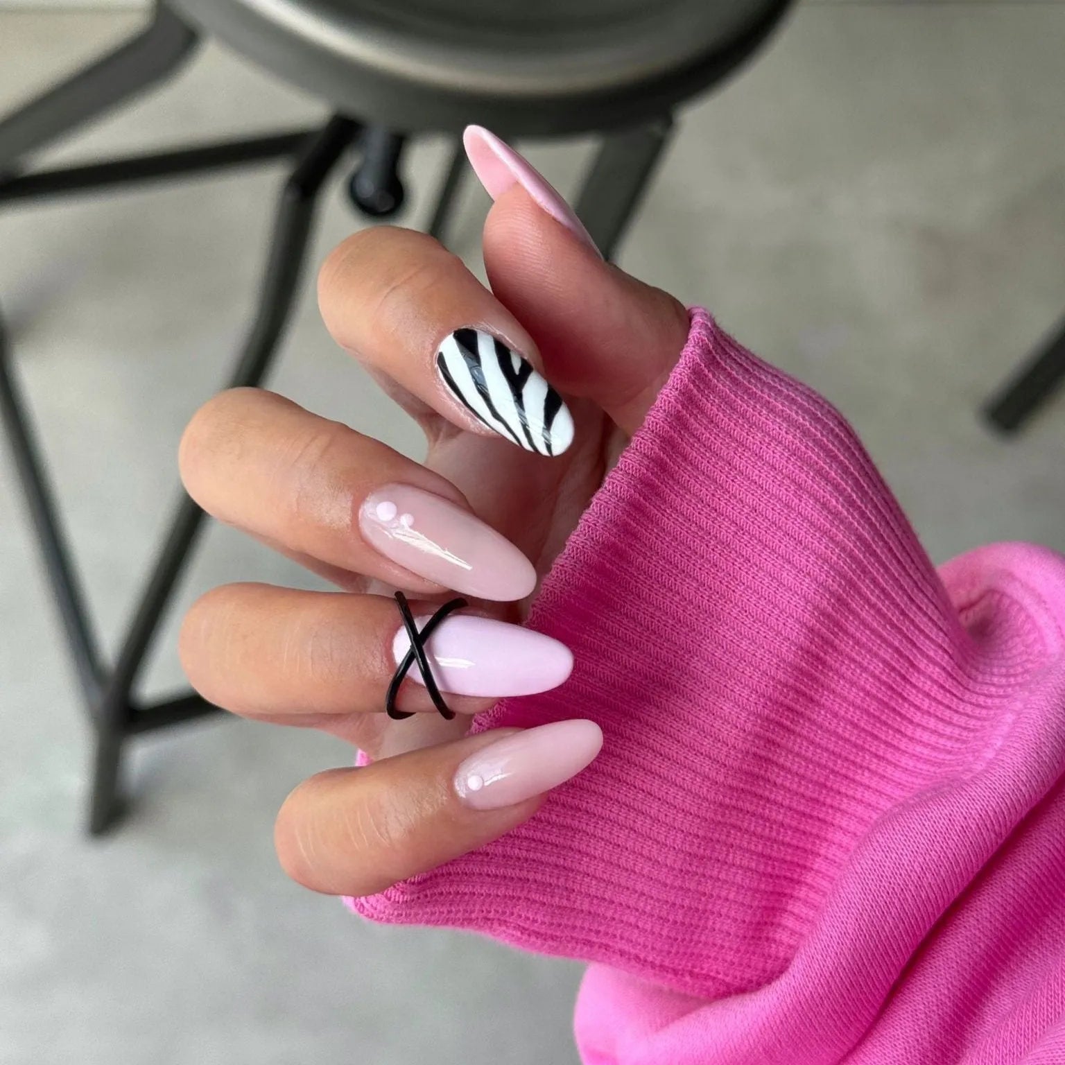 Natuurlijke nagels met zebraprint