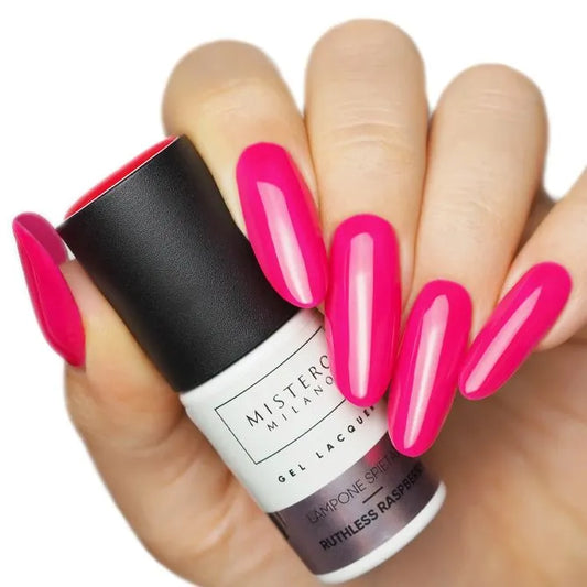Frambooskleurige gellak - Ruthless raspberry - Voorbeeld op nagels