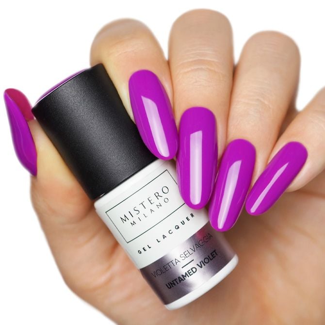 Violetkleurige gellak - Untamed violet - Voorbeeld op nagels