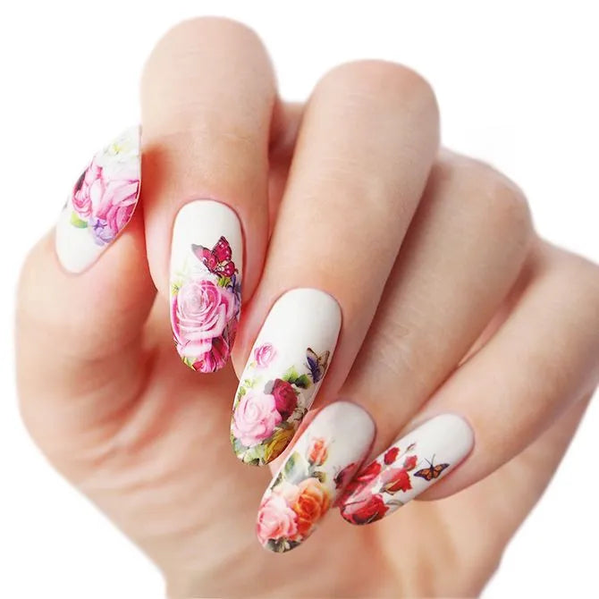 Water decal romantic garden voorbeeld op witte nagels
