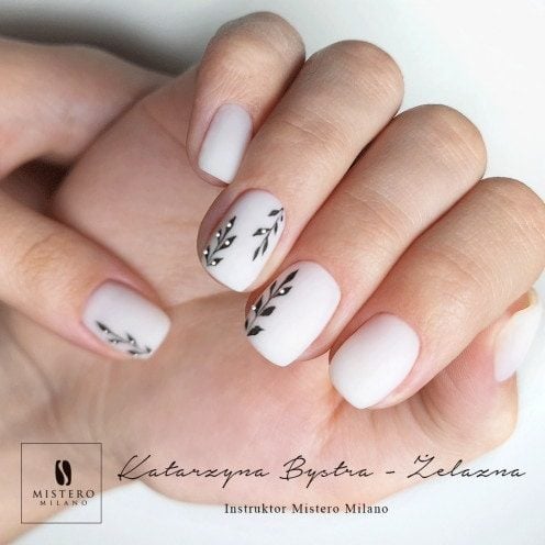 Nagelinspiratie met roze nude nagels. Gebruikt product: Expert base coat Milky