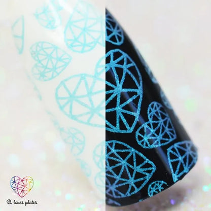 Stempellak licht blauw op nagel