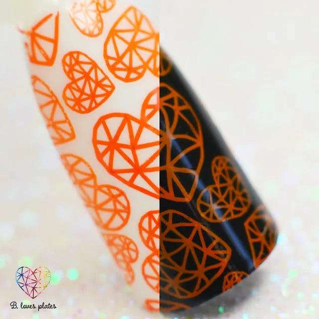 Stempellak oranje op nagel