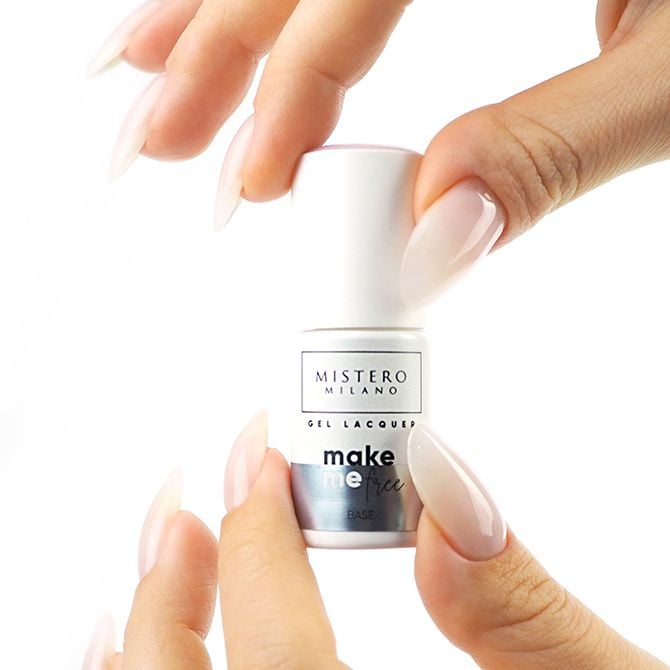 Undress me base coat milky - Hema vrij - Voorbeeld van de gellak op nagels