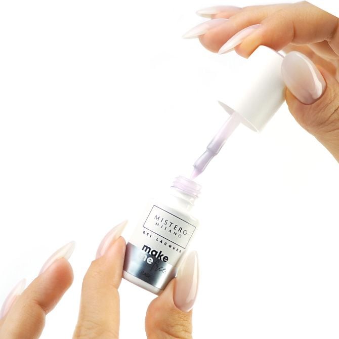 Undress me base coat milky - Hema vrij - Voorbeeld van de lak