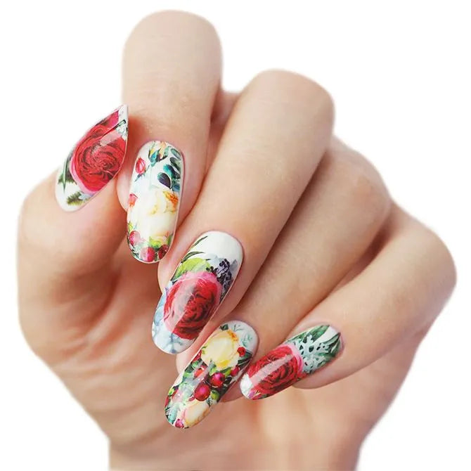 Water decal roses voorbeeld op witte nagesl