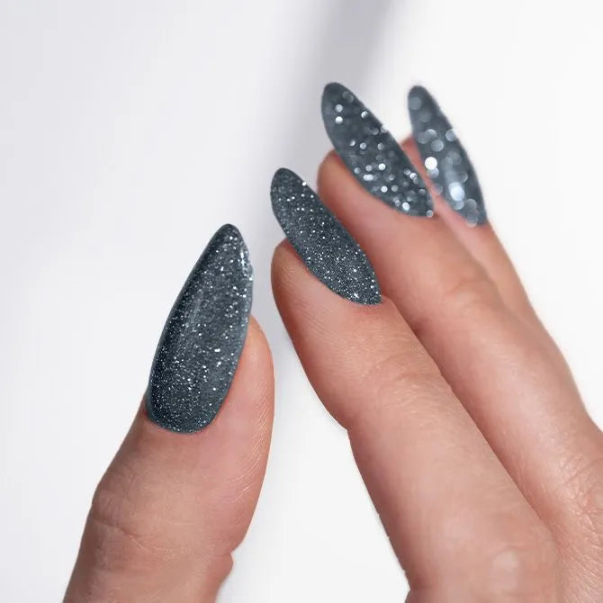 Blauwe glitter gellak - You slay girl! - Voorbeeld van het kleur op nagels